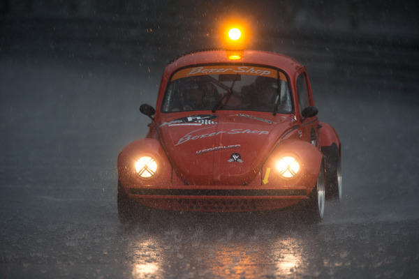 Image: You're better dressed in a closed Beetle in the rain - on the occasion of the "50 years of Formula Vee" retrospective at the Norisring 2015