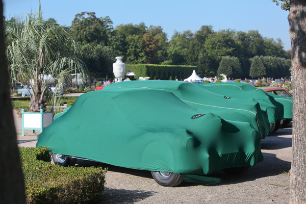 … in Form einer Abeckhaube verfügte, musste das alte Auto ständig putzen, allerdings …