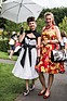 Bild: in den Kleidern von damals - Classic Days Schloss Dyck 2014