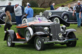 ... komplettiert von diesem prachtvollen Auburn, bei dem man aus der abgebildeten Perspektive perfekt erkennt, warum man von einem „Boattail Speedster“ spricht.