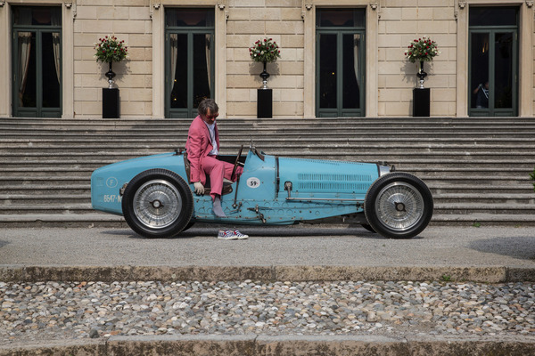 … mit Schuhen wohl nicht fahren lassen.