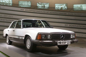 mit diesem Wagen wurden u.a. neue Sicherheitskonzepte getestet - Mercedes Benz ESF22