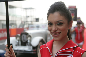 … neben den Autos ...