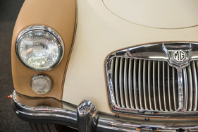 … oder Leder auf dem Auto; …