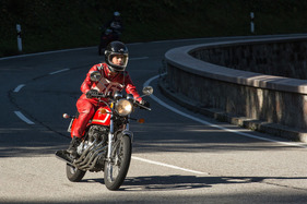 …oder auf einer Honda 400 Four von 1977.
