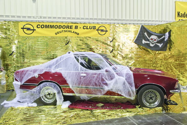 ... oder ein Opel Commodore unter Spinnweben versteckt.