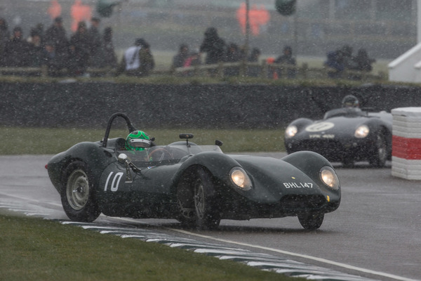 ... oder grossvolumigen Sportwagen liessen die wenigen Herzen, der wetterbedingt nicht zahlreich angereisten Zuschauer, erwärmen.