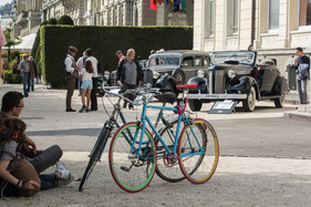 … oder mit ihrem neu erstandenen Fahrrad von der Velobörse nebenan.