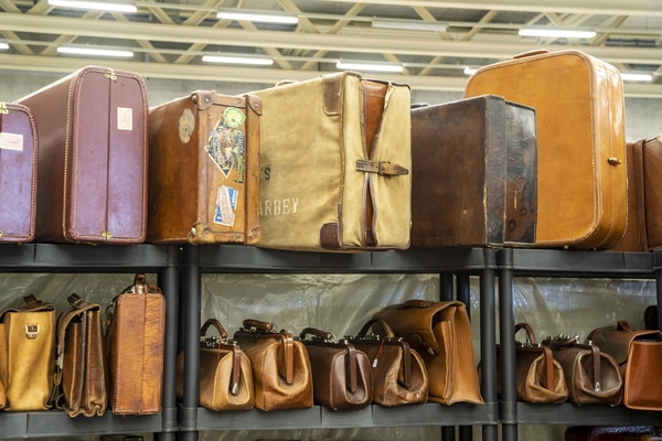 passendes Gepäck: auch alte Koffer für die nächste Oldtimerreise waren im Angebot – Swiss RetroMecanika 2023