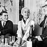 powerslide-Herausgeber Arthur Blank, Rennfahrerin Ewy Rosqvist und BP-Rennchef Karl Junker im Gespräch