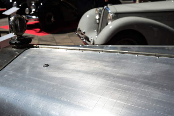 …selbst der Alfa trug es dezent auf der Haube.