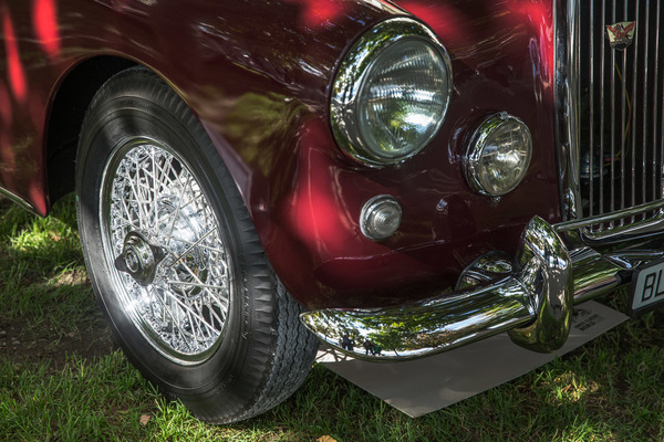 … selbst die Speichenräder zeigten nicht den kleinsten Krümel von Strassenstaub.