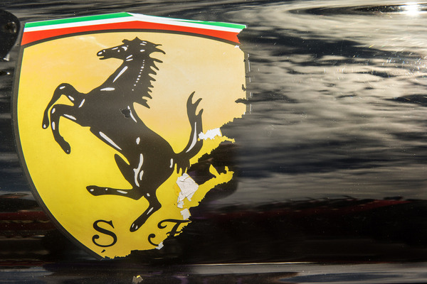 … selbst die ältesten Kleber langsam aber sicher vom Lack lösten.