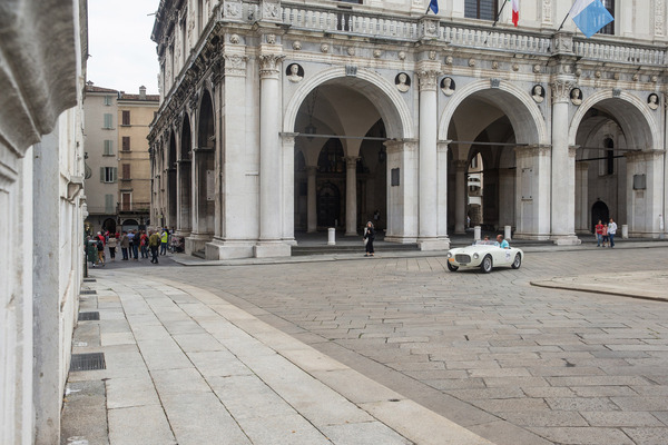 … sie kreisen nur ihr Ziel ein!