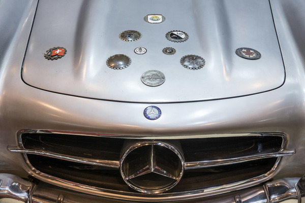 … so dass auch die ganze Medaillensammlung sichtbar wird.