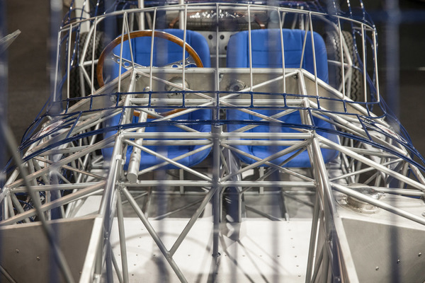 … so findet er den passenden Vogelkäfig …