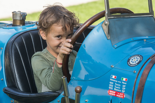 … sobald ihre Körpergrösse den Blick über das Steuerrad zulässt.