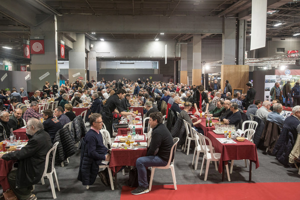 … sondern auch viel grössere Flächen. Aber noch immer war das Essen oft mit längeren Wartezeiten verbunden.
