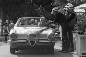 … sondern immer auch mit ganz exquisiten Autos.