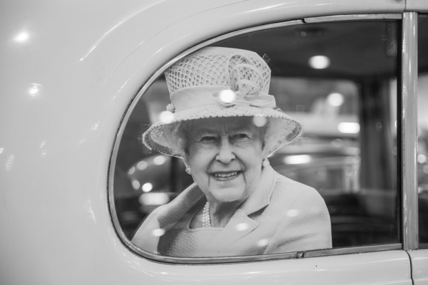… sowie die Queen haben sich bereits verabschiedet, …