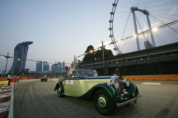 ... und auch Adrian Sutil sitzt für einmal in einem feudalen Bentley.