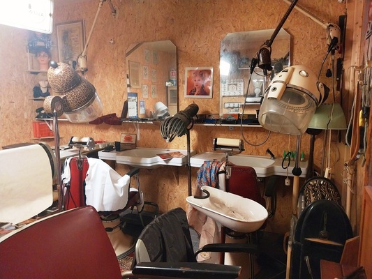 Bild ... und beim Frisör – Zu Besuch in der Sammlung Hilker