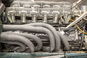 … und dem wunderbaren und soundträchtigen BRM V12 vom P139 aus dem Jahre 1969 …