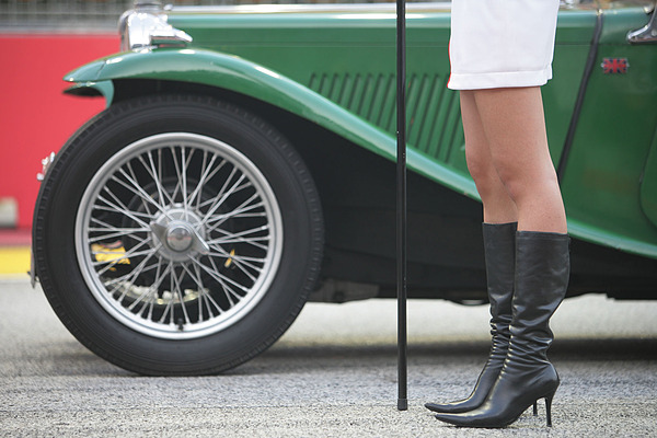 ... und zeigt die Gegensätze von damals und heute, ...