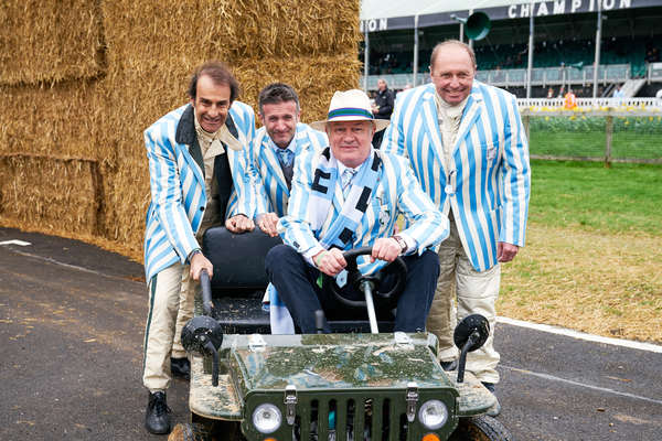 v.l.n.r. Fünffacher Le Mans Sieger Emanuele Pirro, Nicolas Minassian, Tourenwagen-Legende Anthony Reid und Jochen Mass - Impressionen vom Goodwood Members' Meeting 2017