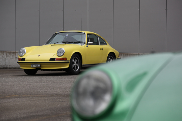Bild: ... vor F-Modell aus den frühen Siebzigerjahren - 4. Porsche Classic Day Schinznach Bad 2016