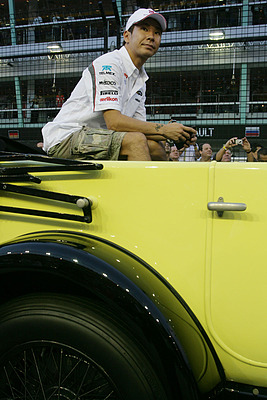 ... während Kobayashi gelangweilt auf den „Abflug“ wartet.