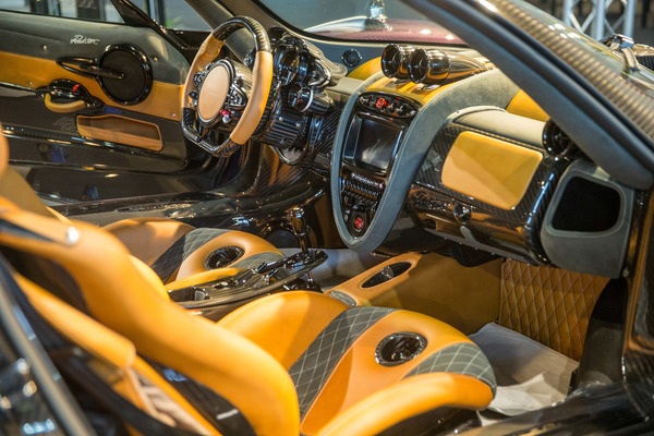 … was aber das Innenleben betrifft, wäre da schon mal für viel Christbaumschmuck gesorgt.