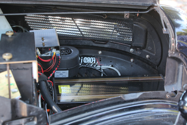 … wenn er denn nicht durch ein Elektroaggregat ersetzt wurde, wie es bei diesem Ford Popular geschah.