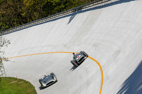 ... wo Sir Stirling Moss 60 Jahre später mit Lewis Hamilton zur letzten Dienstfahrt antrat.