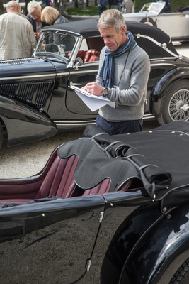 … wo die Jury die einzelnen Autos genau in Augenschein nehmen konnte.