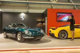 … zumindest die Trinkflasche muss in der korrekten Farbe sein, denn ...