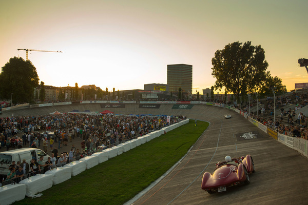 … zunehmende Dämmerung nach künstlichem ...