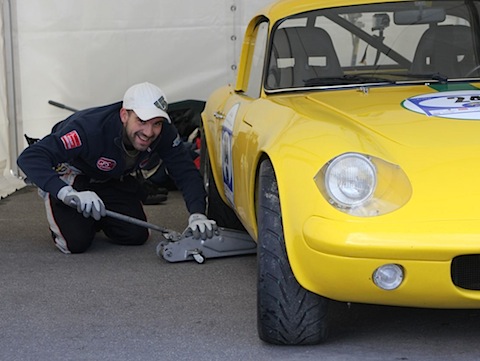 Lotus Elan S2 - Geräusche an der Hniterachse werden untersucht