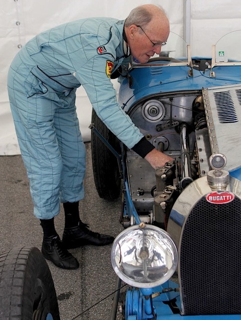 Motorstart beim Bugatti Typ 35 mit Achtzylinder-Reihenmotor