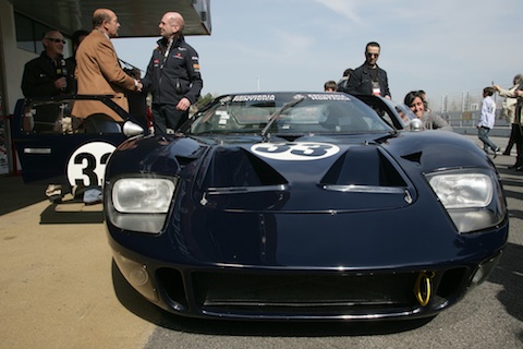 Adrian Newey mit Ford GT 40 von 1965 auf der GP-Strecke von Barcelona