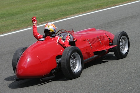 Artikelbild Alonso auf dem Grand-Prix-Siegerwagen Ferrari 375 von 1951
