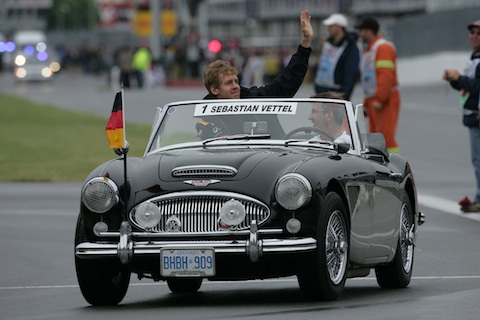 Austin Healey beim GP in Montreal 2011 - hier mit Sebastian Vettel