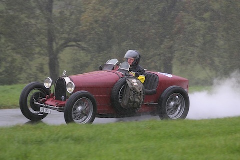 Bugatti Typ 35 C von 1929 beim ersten Lauf der Gedenkfahrt zum Michaelskreuzrennen von 2011
