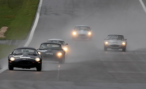 Artikelbild 10 bis 20 Millimeter und 50 Jahre Jaguar E-Type in der Eifel