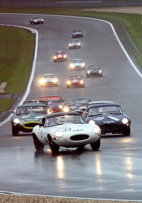 Jaguar E-Type-Challenge am AVD Oldtimer Grand Prix bei der Einführungsrunde