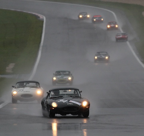 Start der Jaguar-E-Type-Challenge am AVD Oldtimer Grand Prix - eine Runde ist fast absolviert