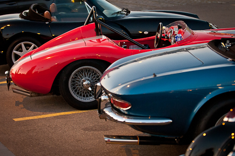 Heckansichten - Devin TR und Ferrari 330 GTS