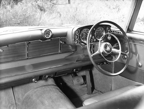 Interieur eines rechtsgelenkten Rover 3 Litre