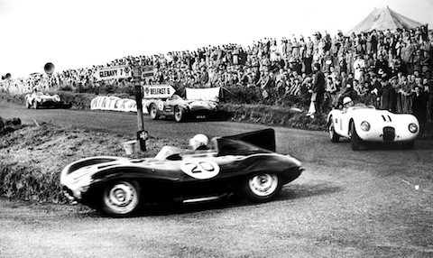 Jaguar D Type mit Stirling Moss am Steuer in Le Mans 1954