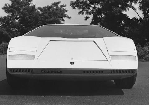 Lamborghini Countach - beim Konzeptfahrzeug von 1971 fehlen zum Beispiel die Scheibenwischer